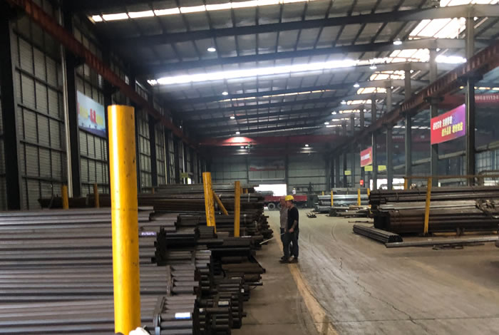 鋼管原料堆放區